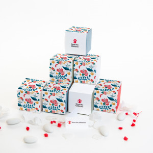 Scatolina portaconfetti fiori pop bicolor, regalo solidale in ambito