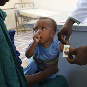 Cure per la malnutrizione, regalo solidale in ambito Aziende